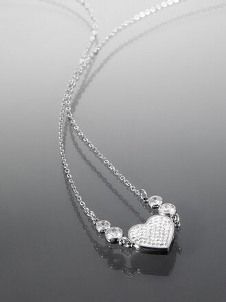 Třpytivý romantický náhrdelník z chirurgické oceli, srdíčko s kamínky a drobnými ozdobamí 