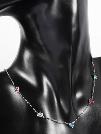 Jemný náhrdelník z chirurgické oceli se srdíčky s barevnými kamínky 