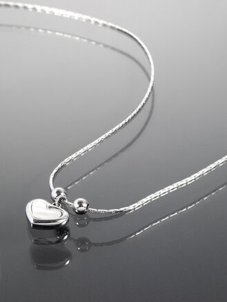 Třpytivý romantický náhrdelník z chirurgické oceli, srdíčko s perletí a  korálky