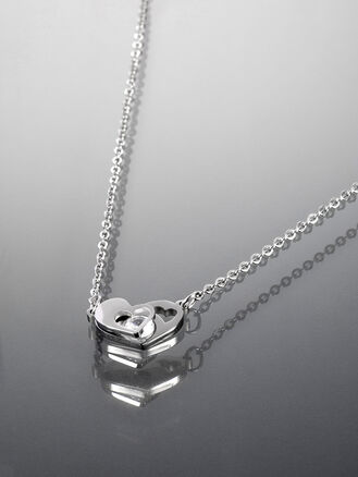 Luxusní jemný náhrdelník z chirurgické oceli, dvojité srdíčko s kamínkem