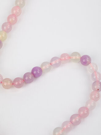 Korálková šňůra z narůžovělých mléčných skleněných kuliček, velikost korálků 8 mm