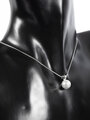 Elegantní náhrdelník z chirurgické oceli s perlou