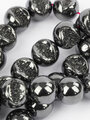 Korálková šňůra z kovově lesklých necelých kuliček hematitu, velikost korálků 10 mm