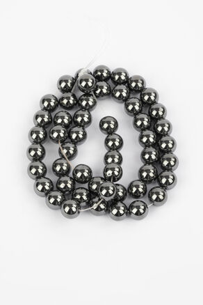 Korálková šňůra z kovově lesklých kuliček hematitu, velikost korálků 8 mm