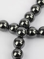 Korálková šňůra z kovově lesklých kuliček hematitu, velikost korálků 8 mm
