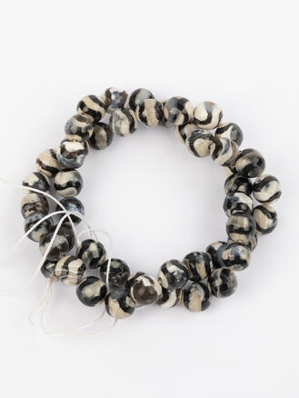 Korálková šňůra z kuliček achátu zebra, velikost cca 8 mm