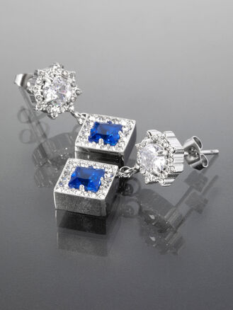 Elegantní náušnice z chirurgické oceli s modrými krystalky