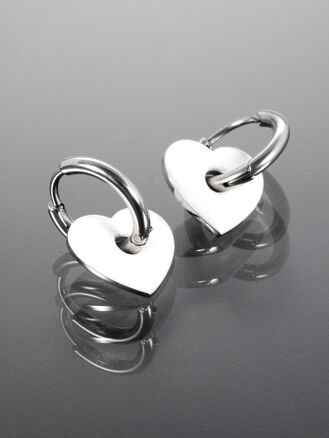 Náušnice kruhy z chirurgické oceli s bílými srdíčky