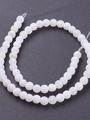 Korálková šňůra z kuliček bílého matného achátu, průměr 6 mm