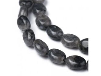 Neukončená šňůra z oválků černého labradoritu, 8x6 mm