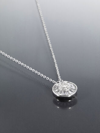 Náhrdelník z chirurgické oceli s kolečkem s krystalky