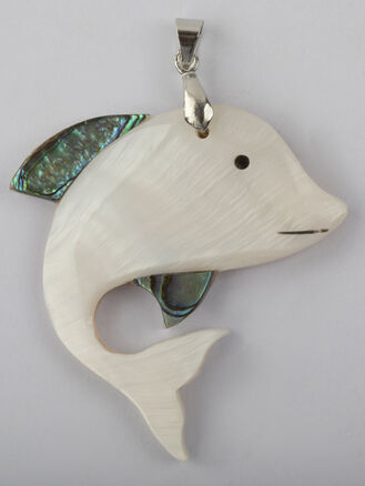 Přívěsek ve tvaru delfína z paua perleti