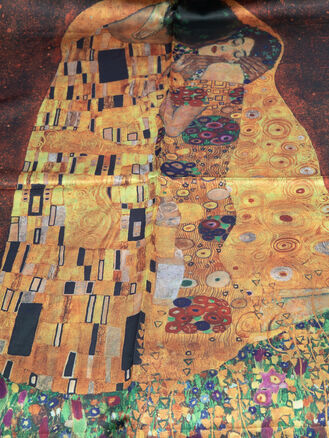 Delfin dámský šátek Gustav Klimt obraz polibek