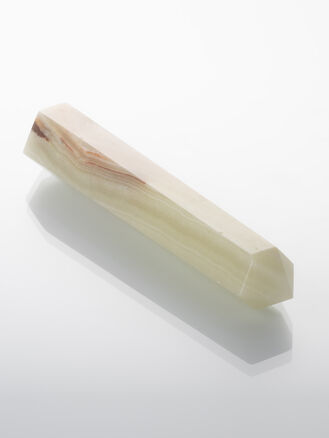 Špice onyx Pákistán velikost cca 12.4x2,5 cm hmotnost cca 111 g