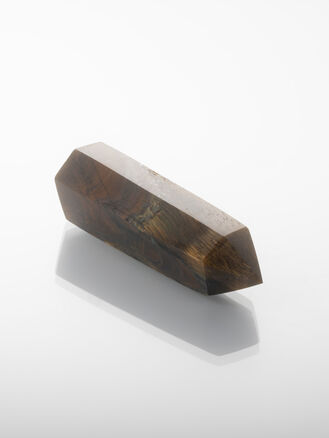 Tygří oko špice velká 9.2x3.1 cm hmotnost cca 117 g