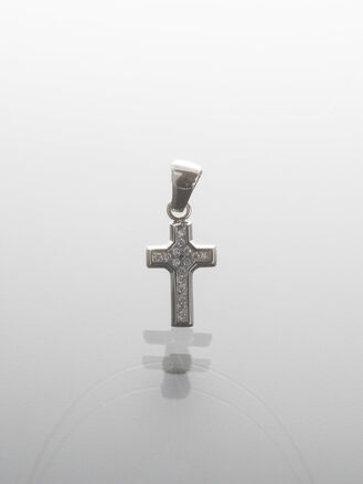 Přívěsek z leštěné chirurgické oceli, křížek s krystalky