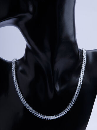 Elegantní nápadný náhrdelník z chirurgické oceli s krystalky