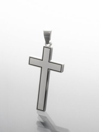 Přívěsek z chirurgické oceli, leštěný hladký kříž s černým akcentem