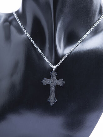 Přívěsek z leštěné chirurgické oceli, kříž s Kristem černé rytí