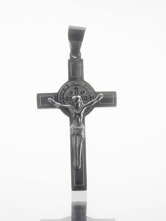 Přívěsek z leštěné chirurgické oceli, kříž s Kristem