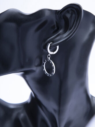 Kruhové náušnice z leštěné chirurgické oceli s kroužkem s krystalky