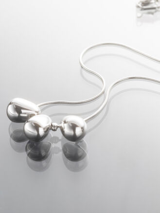 Náhrdelník z chirurgické oceli se třemi kapkami