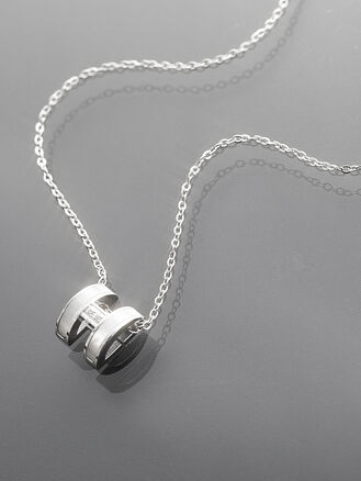 Elegantní náhrdelník z chirurgické oceli s jednoduchou ozdobou