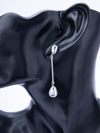 Stylové náušnice z leštěné chirurgické oceli, kapka na tyčce