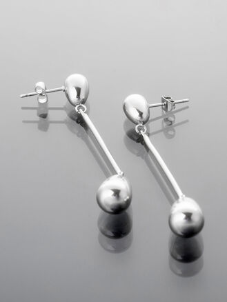 Stylové náušnice z leštěné chirurgické oceli, kapka na tyčce