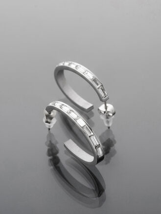 Náušnice z chirurgické oceli, ovál s kamínky, barva kovu stříbrná