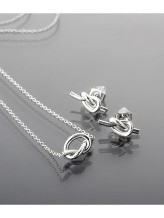 Elegantní stříbrné náušnice a náhrdelníku  z chirurgické oceli pro moderní ženy