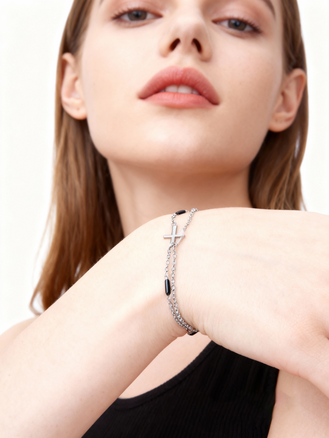 Dvojitý řetízkový náramek z chirurgické oceli s křížkem