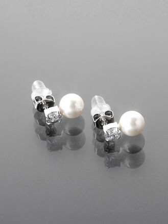 Elegantní náušnice pecky s perlou z chirurgické oceli pro každou ženu