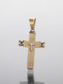 Výrazný přívěsek kříž s dalším křížem  z leštěné chirurgické oceli zlaté barvy