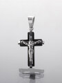 Přívěsek kříž s Ježíšem z leštěné chirurgické oceli, na černém pozadí