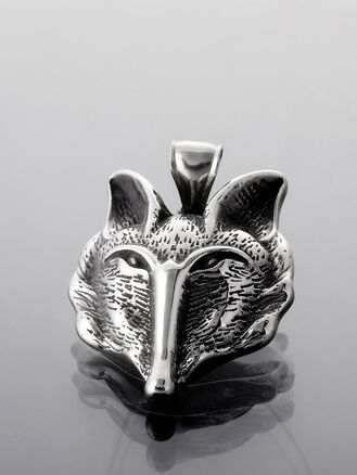 Přívěsek hlava lišky z leštěné chirurgické oceli, stříbrná barva kovu