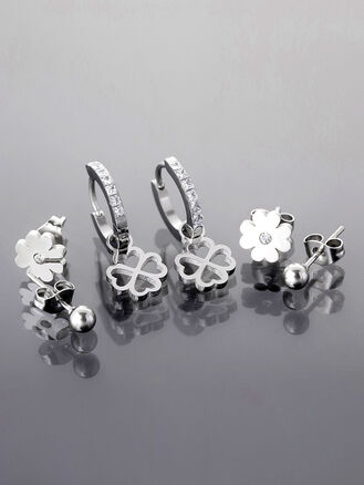 Tři páry náušnic z leštěné chirurgické oceli, kroužky a pecky, motiv čtyřlístek