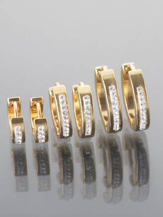 Sada náušnic z leštěné chirurgické oceli, kroužky s krystalky, různé velikosti