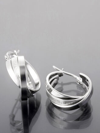 Moderní a nápadité náušnice z leštěné chirurgické oceli stříbrné barvy
