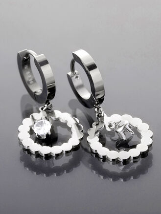 Kruhové náušnice z leštěné chirurgické oceli stříbrné barvy s přívěsem