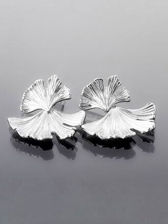 Moderní náušnice z leštěné chirurgické oceli, lístky ginko