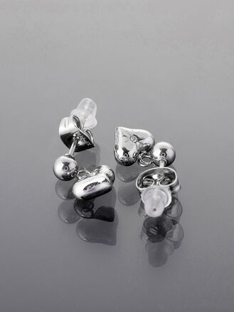 Drobné náušnice z leštěné chirurgické oceli, tvar srdce