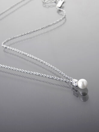 Elegantní náhrdelník s perlou z chirurgické oceli – dokonalý doplněk pro každou příležitost