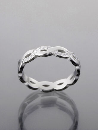 Jemný dámský prsten z leštěné chirurgické oceli