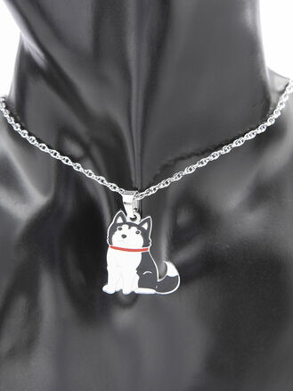 Přívěsek sedící pejsek s černobílým smaltem z chirurgické oceli