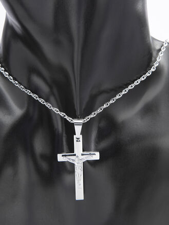 Výrazný přívěsek kříž s Ježíšem z leštěné chirurgické oceli