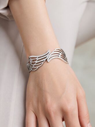 Trendy pevný náramek z chirurgické oceli, stříbrná barva kovu, s krystalky