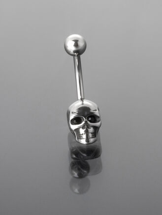 Banánek piercing do pupíku s kuličkou a lebkou z chirurgické oceli