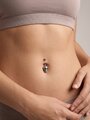 Banánek piercing do pupíku s kuličkou a lebkou z chirurgické oceli
