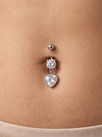 Banánek piercing do pupíku s kuličkou a srdíčkem s krystalkem, vyrobeno z chirurgické oceli